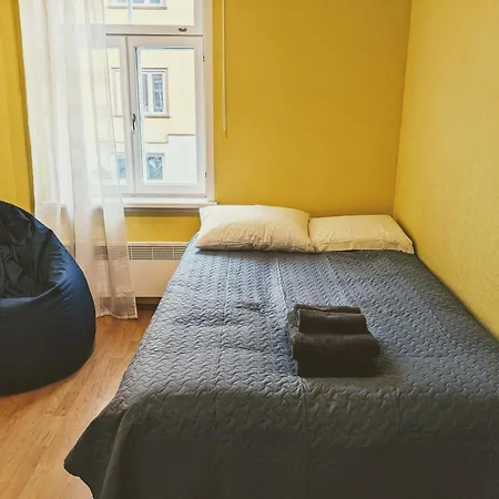 Korter Peaceful With Desk & Free Parking Near Center