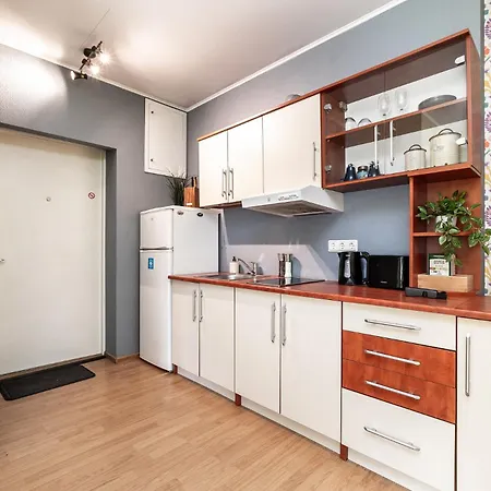 Korter Peaceful With Desk & Free Parking Near Center *