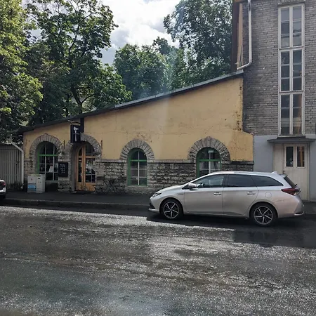 Peaceful With Desk & Free Parking Near Center Tallinn