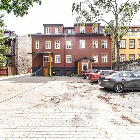 Peaceful With Desk & Free Parking Near Center * Talin