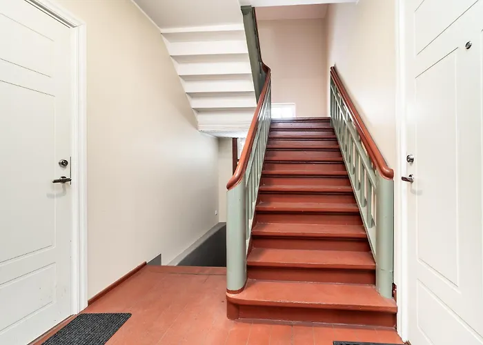 Peaceful With Desk & Free Parking Near Center Апартаменты *