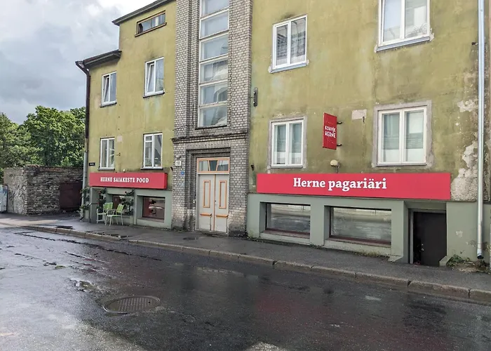 Апартаменты Peaceful With Desk & Free Parking Near Center *